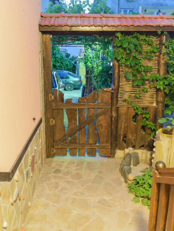 Holiday House Gendar, Chernomorets Bagian luar foto